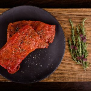 Steak de bœuf mariné